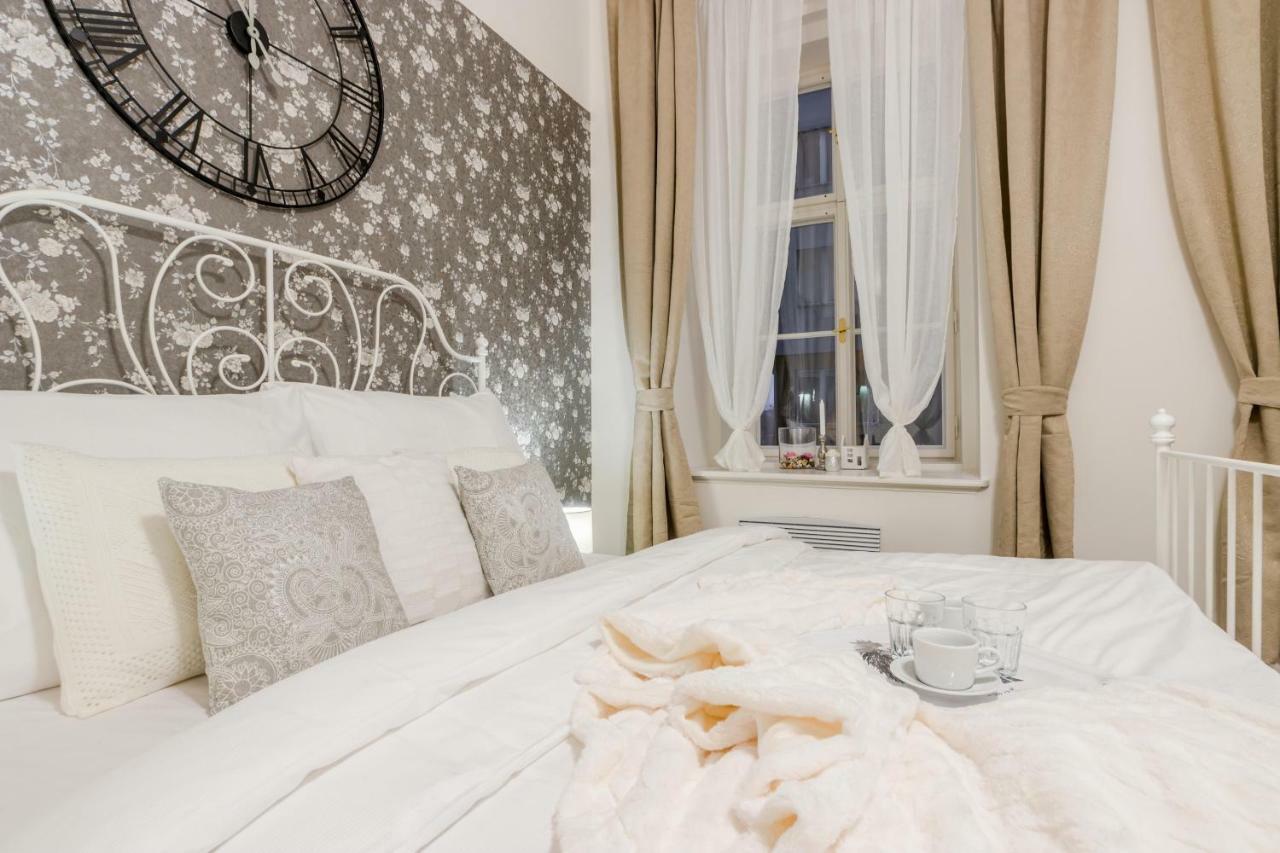 Prague Apt Near Charles Bridge By Michal&Friends Ngoại thất bức ảnh