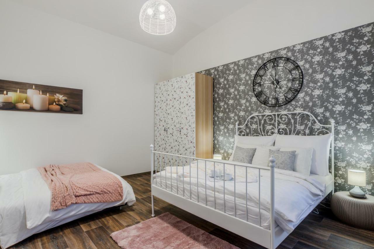 Prague Apt Near Charles Bridge By Michal&Friends Ngoại thất bức ảnh