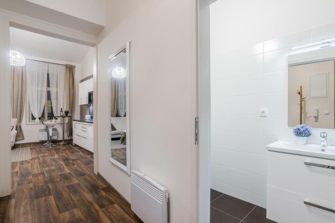 Prague Apt Near Charles Bridge By Michal&Friends Ngoại thất bức ảnh